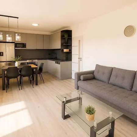 Newly Built With Free Parking & Balcony * براغ